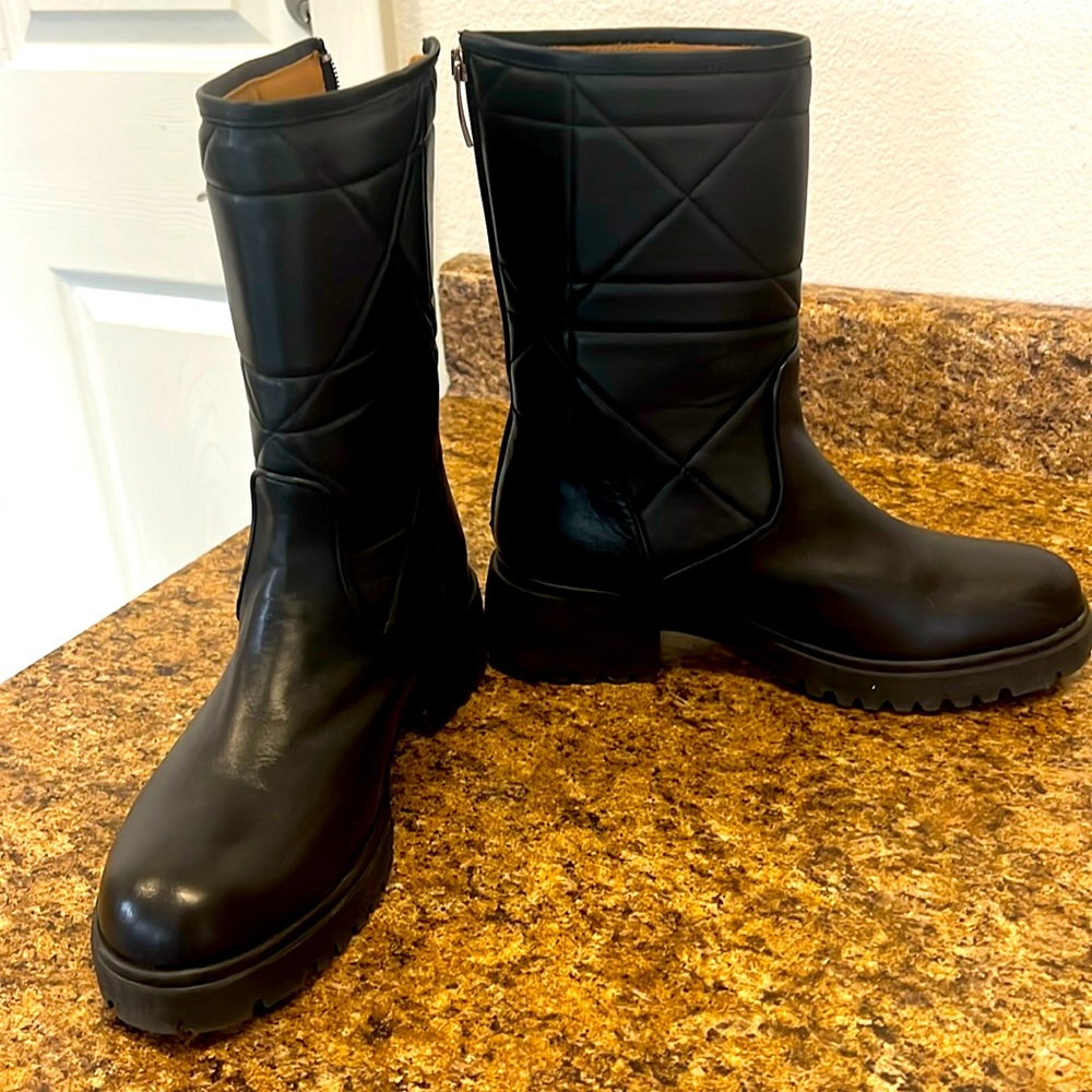 DESIGNER PURE LEATHER VERY LIGHT WEIGHT COMFORTABLE BOOTS